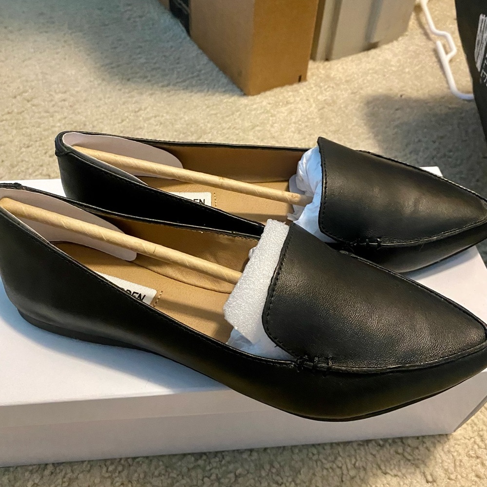 New Steve Madden Feather Loafer Flats